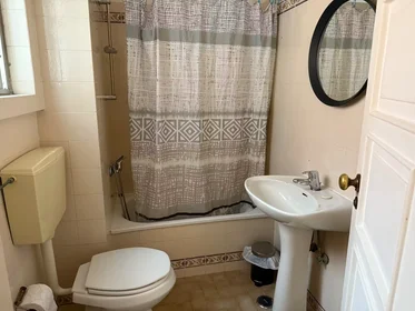Privatzimmer in der Avenida de Roma, Lisbon, bild 3 von 9