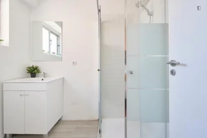 Privatzimmer in der Avenida de Roma, Lisbon, bild 4 von 9