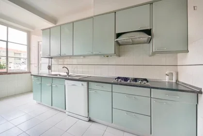 Privatzimmer in der Avenida de Roma, Lisbon, bild 7 von 9