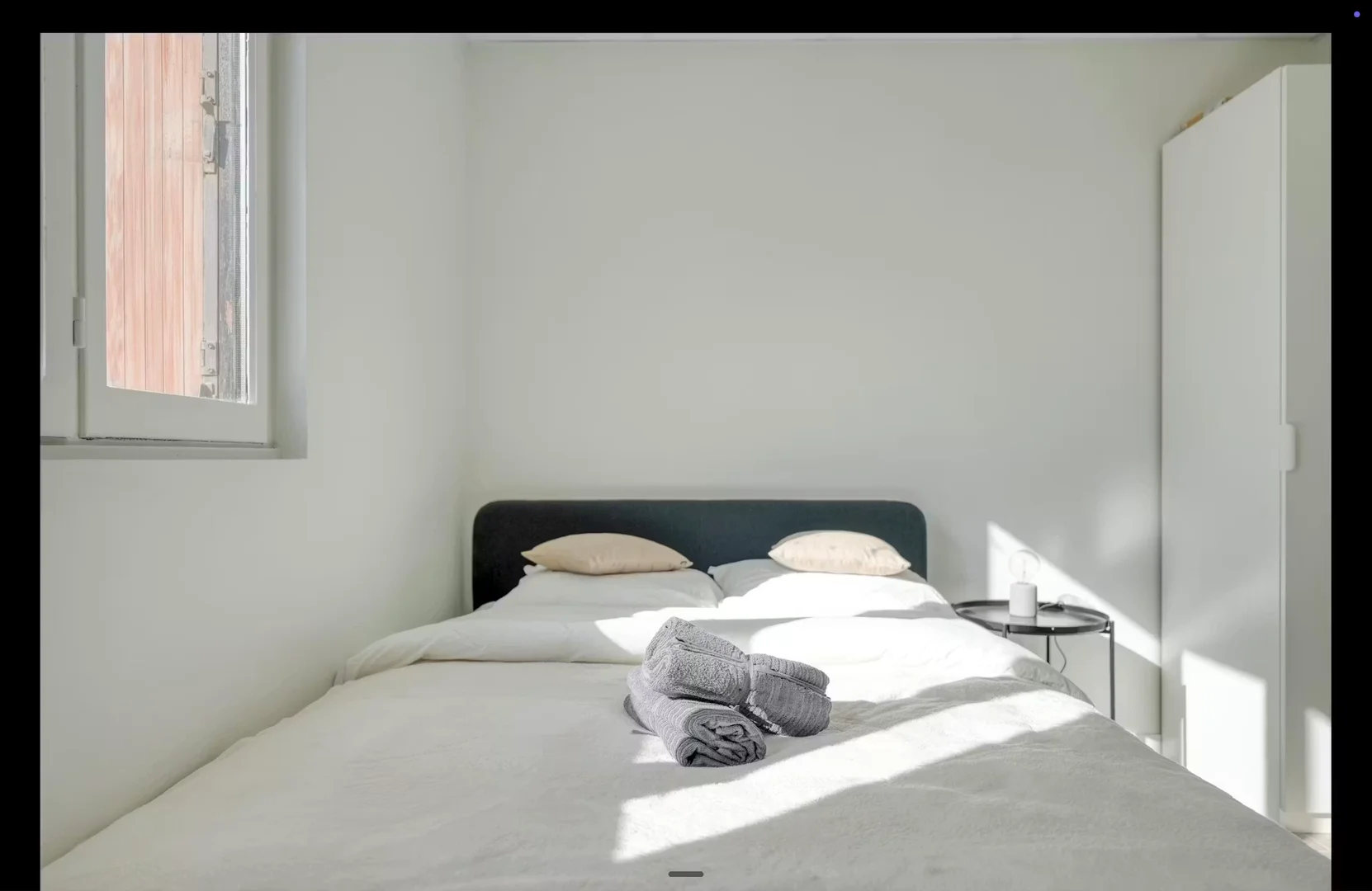 Chambre abordable pour les étudiants avec un bon éclairage dans 