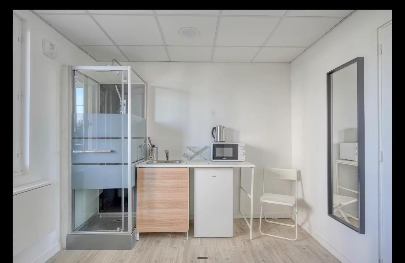 Chambre d'étudiant économique avec emplacement pratique dans 