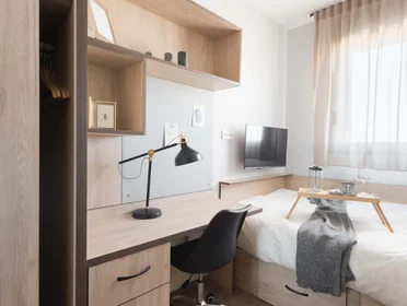 Quarto barato em {area}
