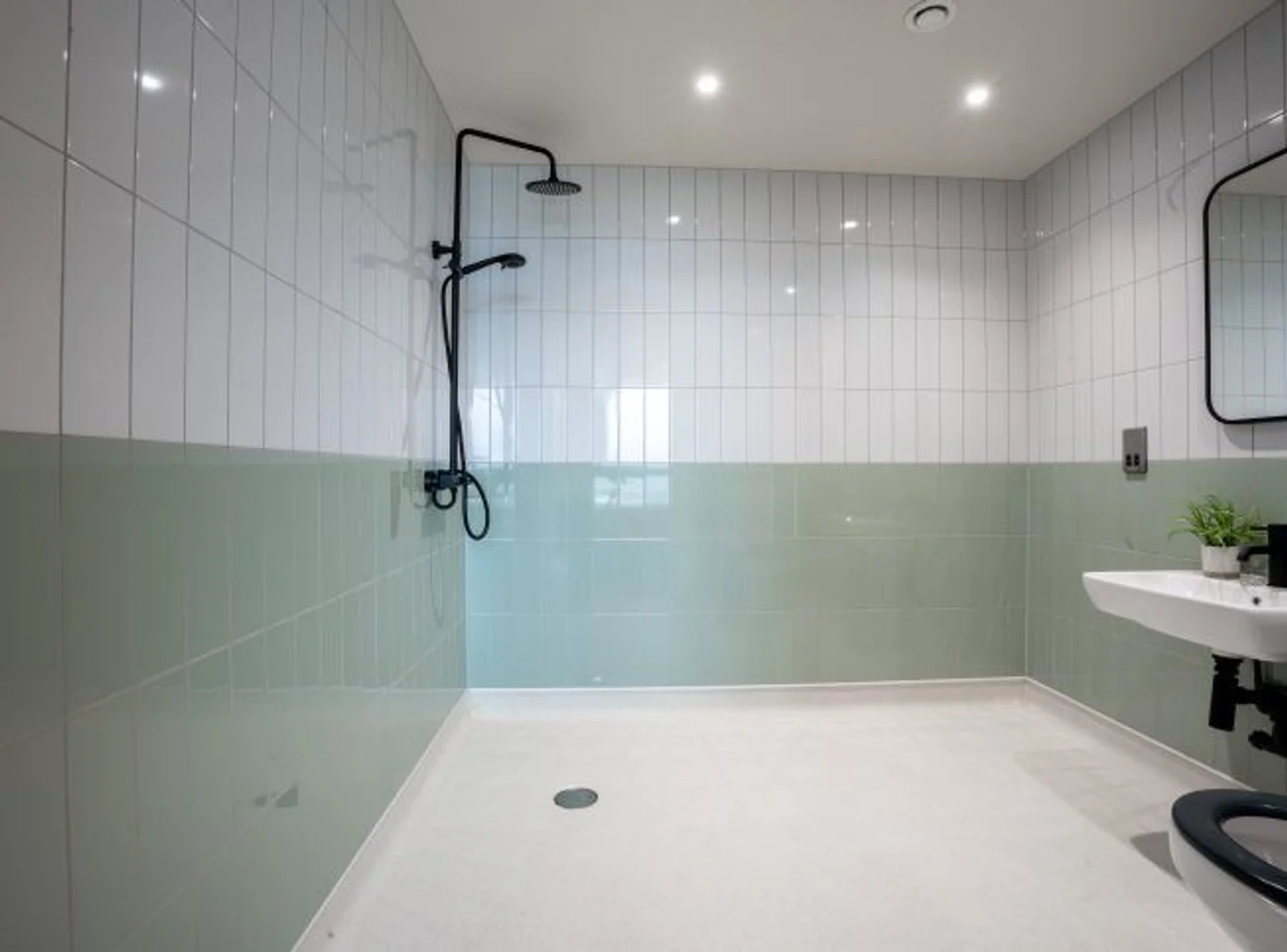 Student-friendly studio with excellent transport links in