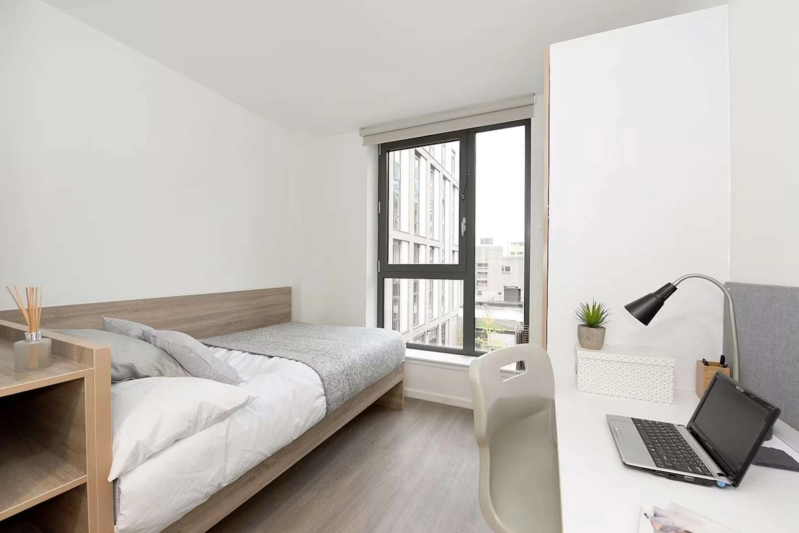 Quarto amigo do estudante em  com comodidades modernas