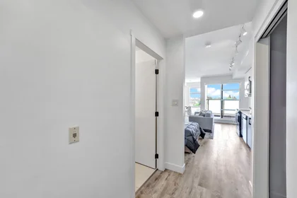 Studio in residence at 3949 Shelbourne St, Victoria, BC V8P 0A9, Canada, image 22 of 28
