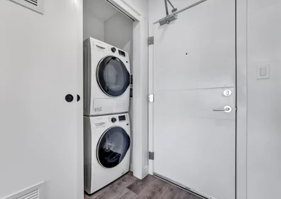Studio in residence at 3949 Shelbourne St, Victoria, BC V8P 0A9, Canada, image 12 of 28