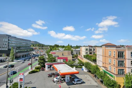 Studio in residence at 3949 Shelbourne St, Victoria, BC V8P 0A9, Canada, image 25 of 28