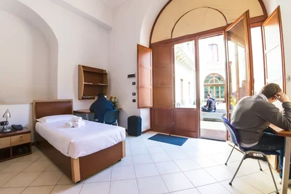 Paylaşımlı oda konumu Via Monsignor Ventimiglia, Centro-San Cristoforo, 3 5 görüntüsü