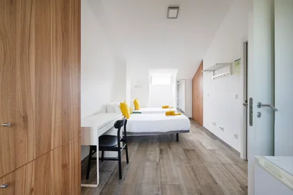 Private room at Avenida Defensores de Chaves, Lisbon, image 1 of 10