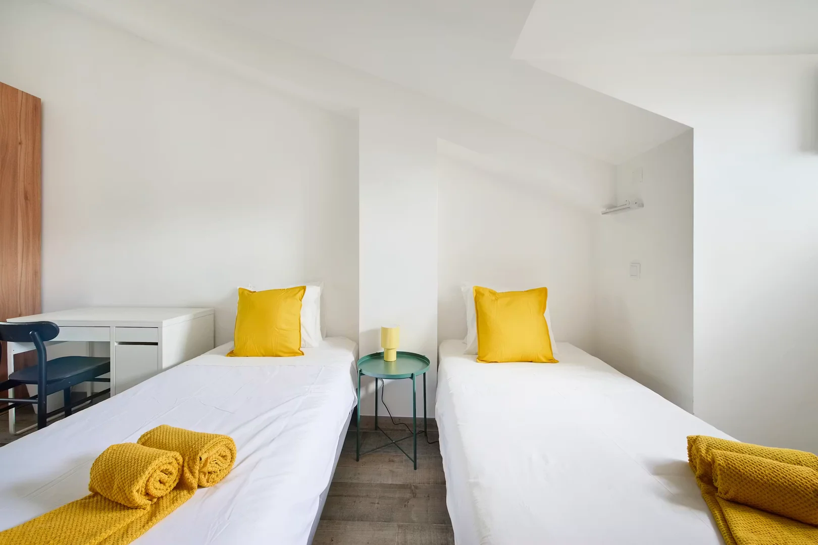 Bright and airy student room with easy university access in 