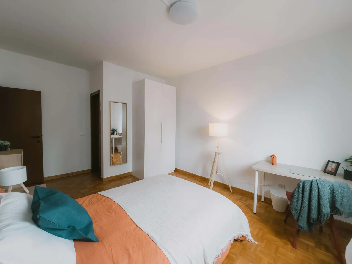 Chambre confortable pour étudiants disponible dans 