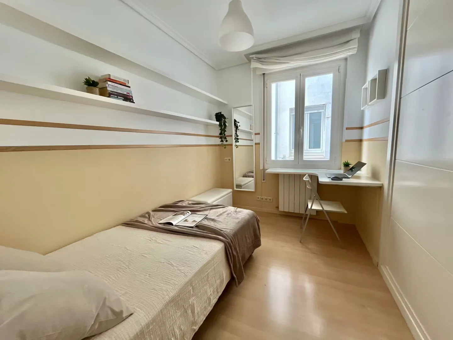 Habitación estudiantil económica cerca del campus en 