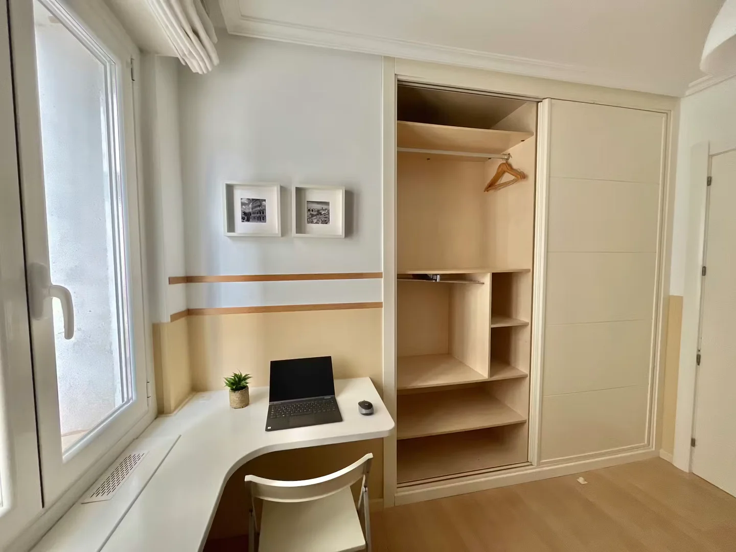Habitación en apartamento estudiantil en alquiler en , completamente amueblado