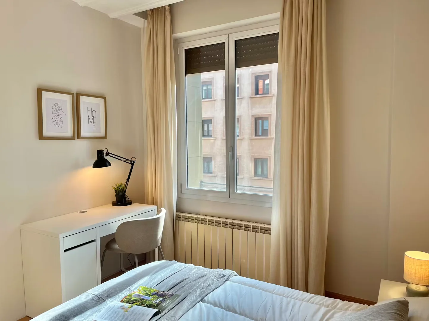Funktionelles Studentenzimmer perfekt zum Studieren in 
