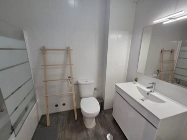 Privatzimmer in der Estrada Nossa Senhora do Amparo, Leiria, bild 8 von 10