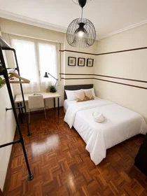 Habitación privada en Avenida de Pío XII, Ermitagaña-Mendebaldea, imagen 1 de 10