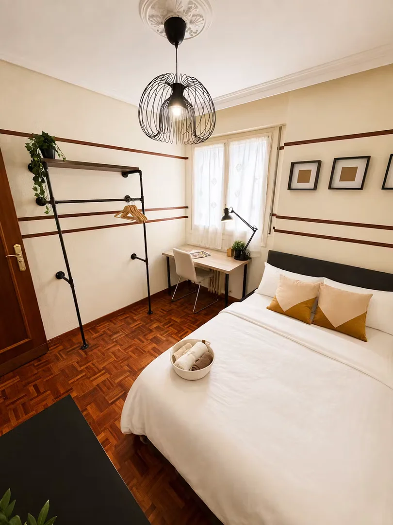 Habitación estudiantil económica cerca del campus en 