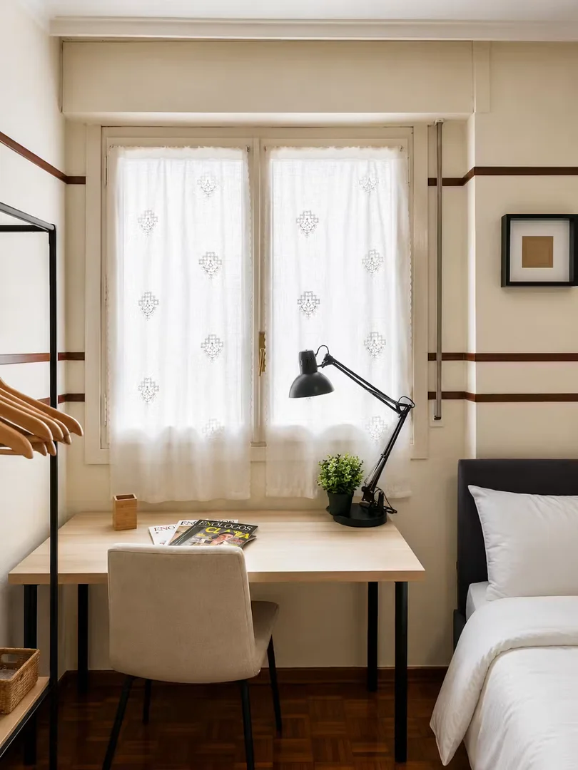 Habitación estudiantil económica cerca del campus en 