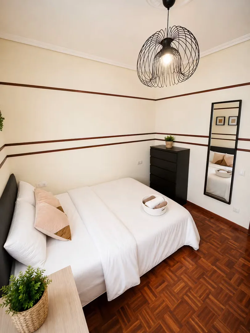 Habitación acogedora para estudiantes disponible en 