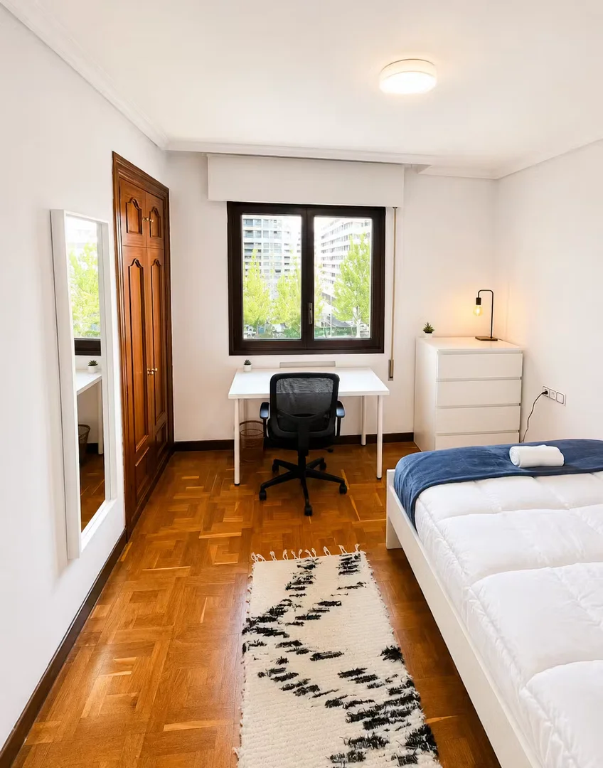 Economical student room with convenient location in