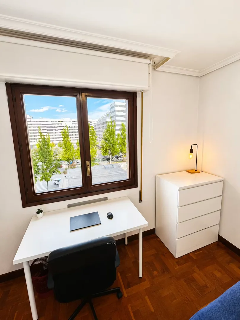 Budget-friendly student room close to campus in