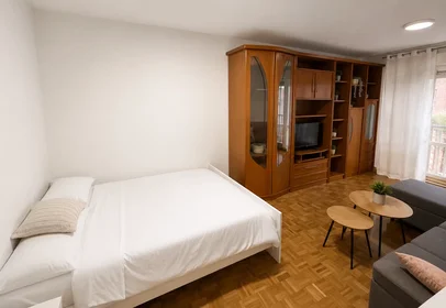 Habitación privada en Calle Luis Morondo Urra, Azpilagaña, imagen 1 de 10