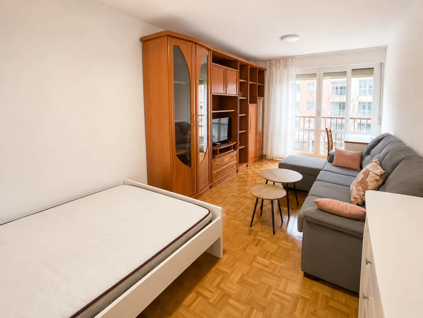 Habitación para estudiantes en  con área de estudio y facilidades compartidas