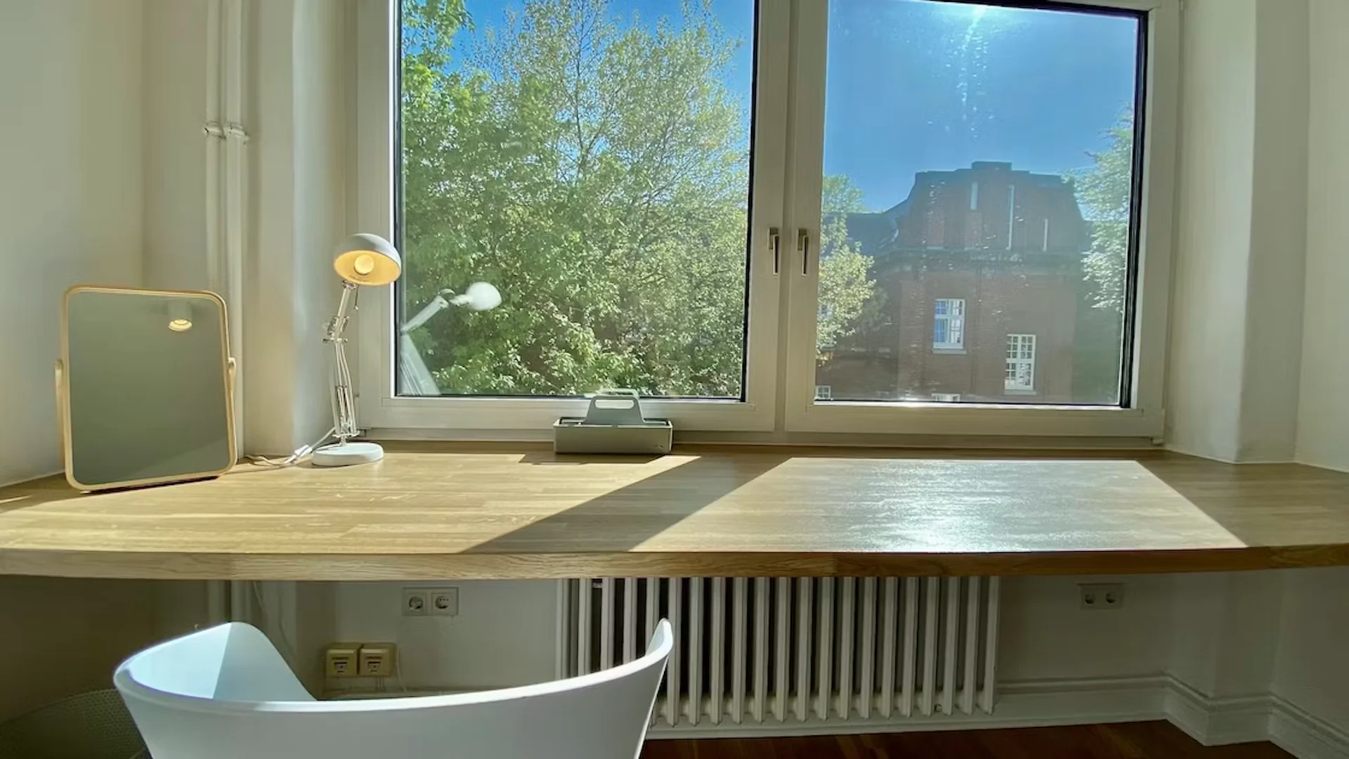 Niedrogi pokój dla studentów z dużym oświetleniem w 