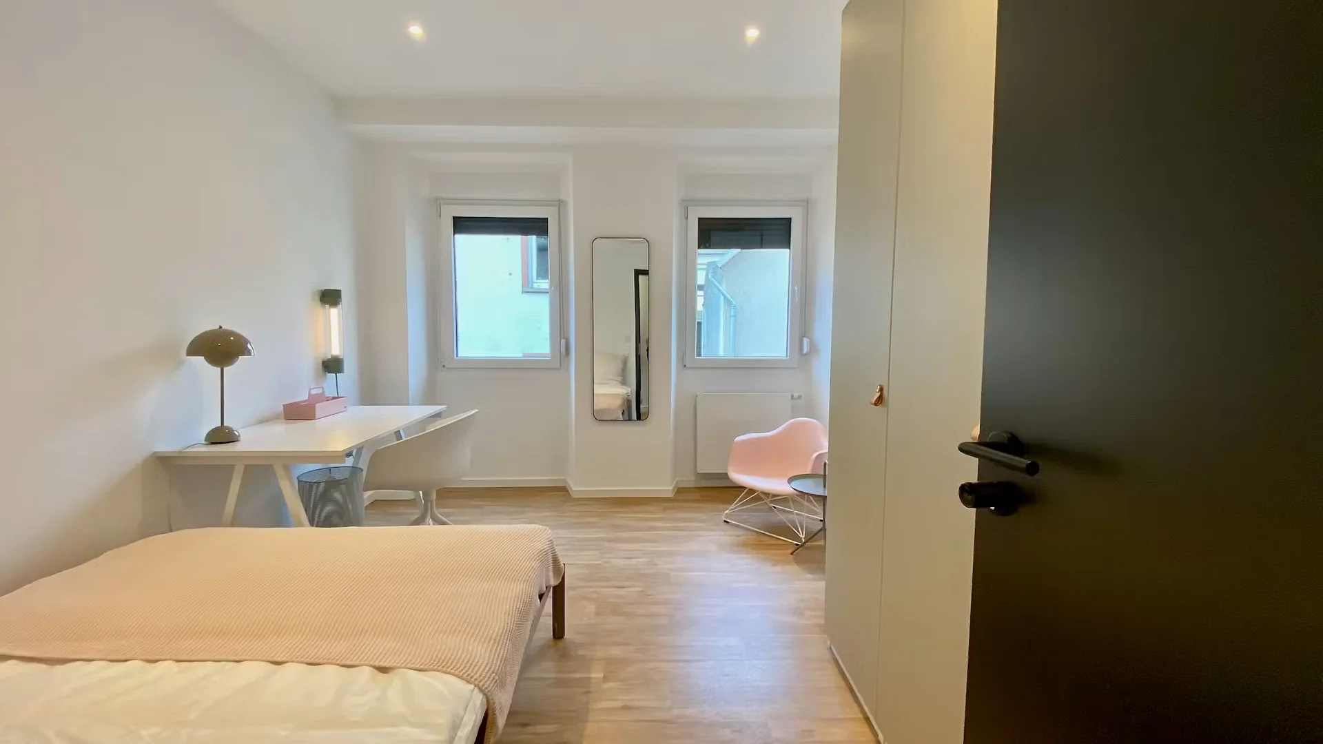 Habitación estudiantil amplia y cómoda en 