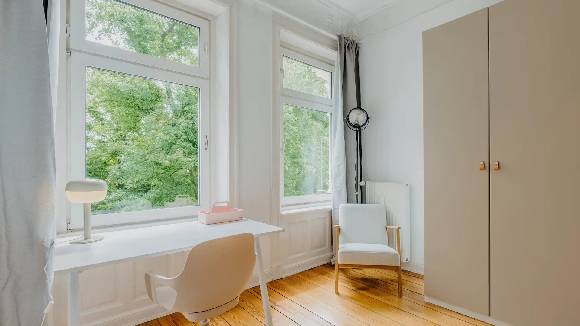 Economical student room with convenient location in 