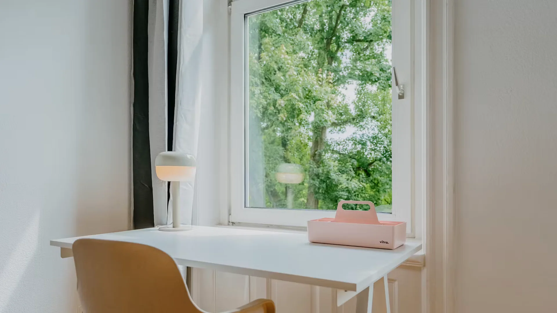 Functional student room perfect for studying in 