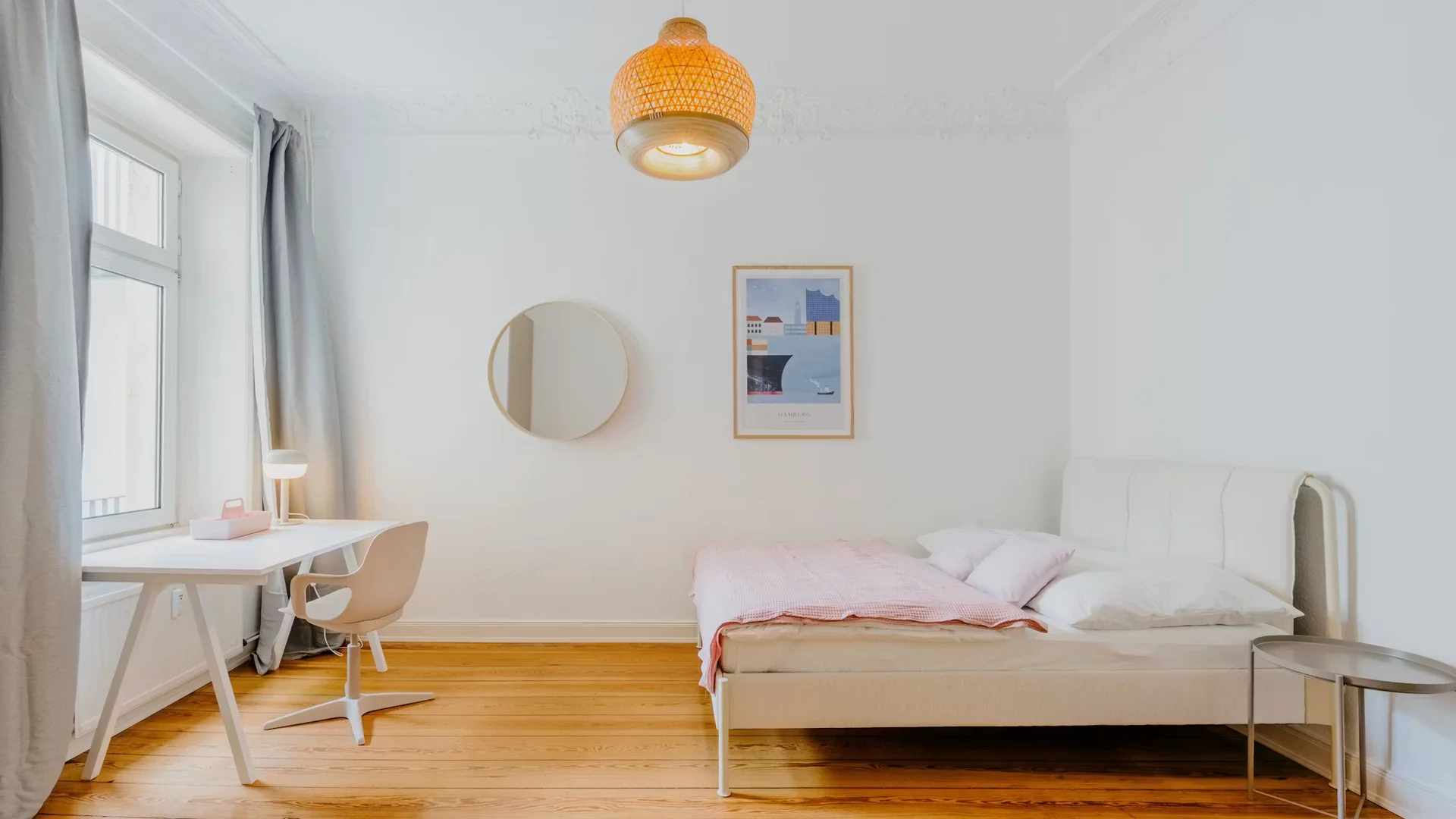 Student-friendly room in  with modern amenities