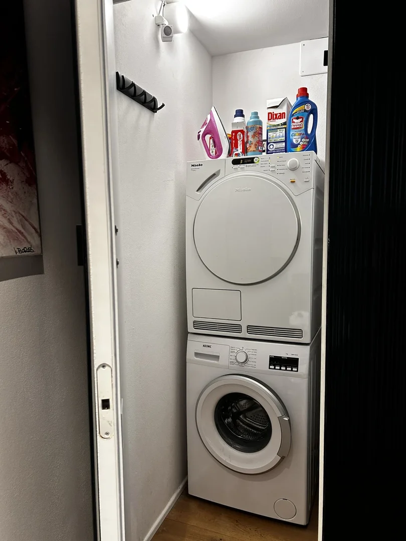 Quarto de estudante económico perto do campus em 