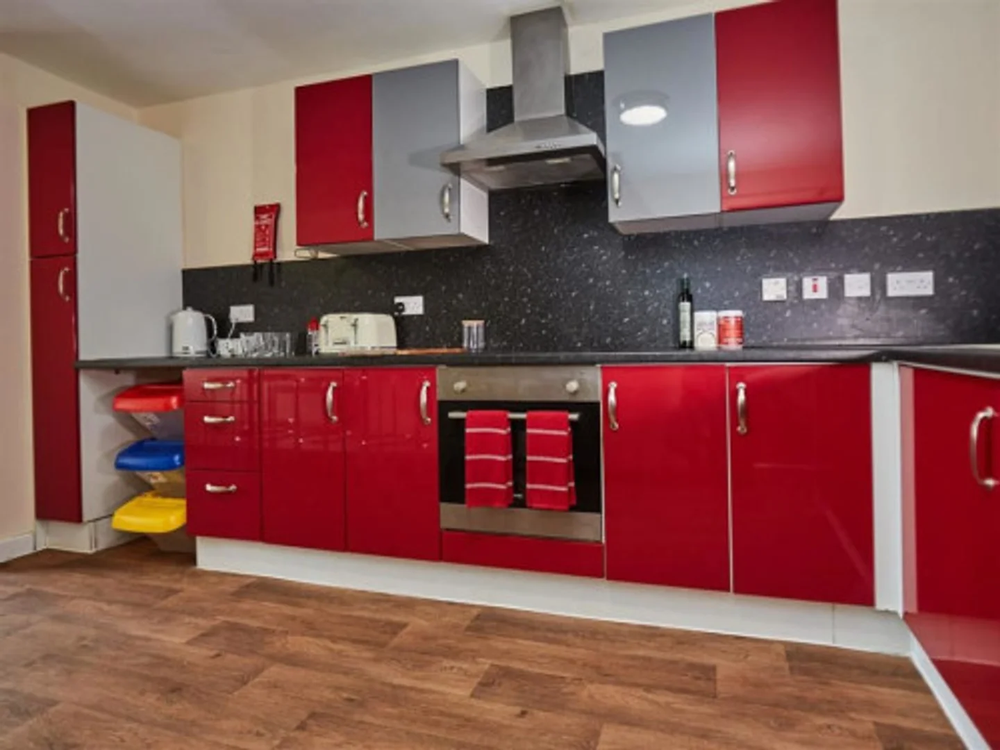 'de modern olanaklara sahip öğrenci dostu oda