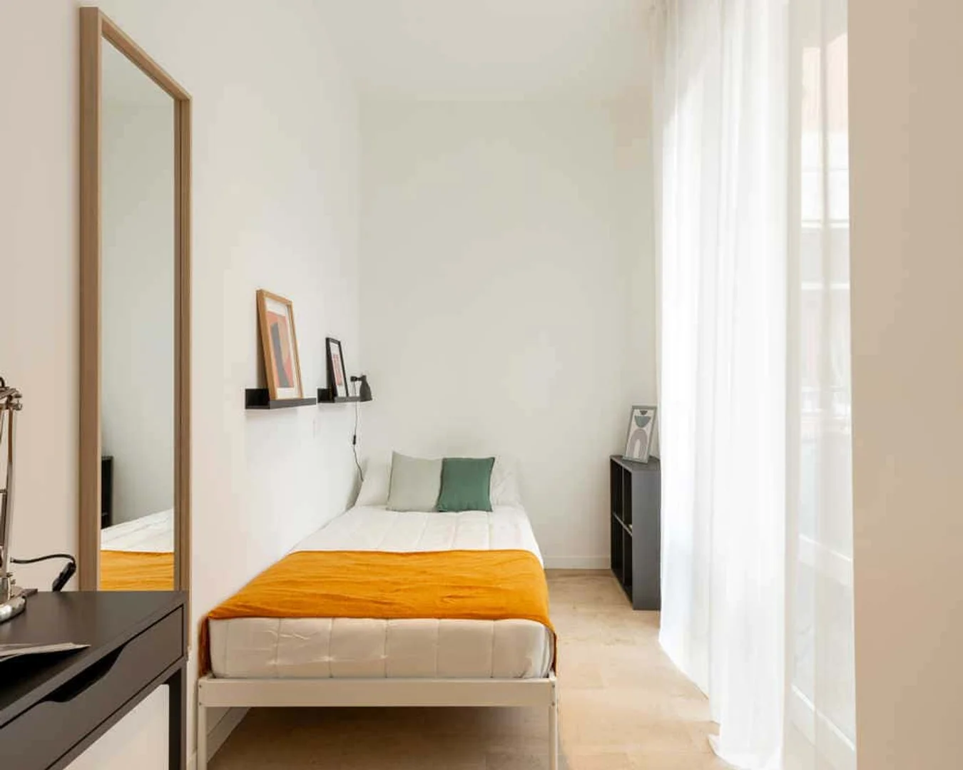Habitación estudiantil económica cerca del campus en 