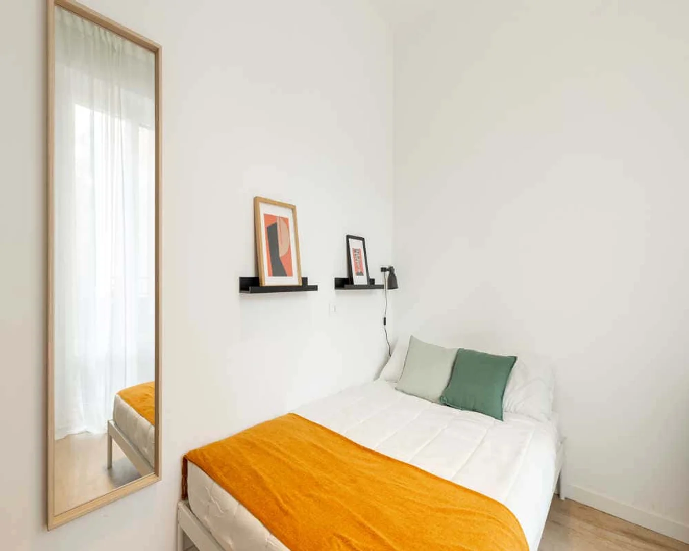 Habitación en apartamento estudiantil en alquiler en , completamente amueblado