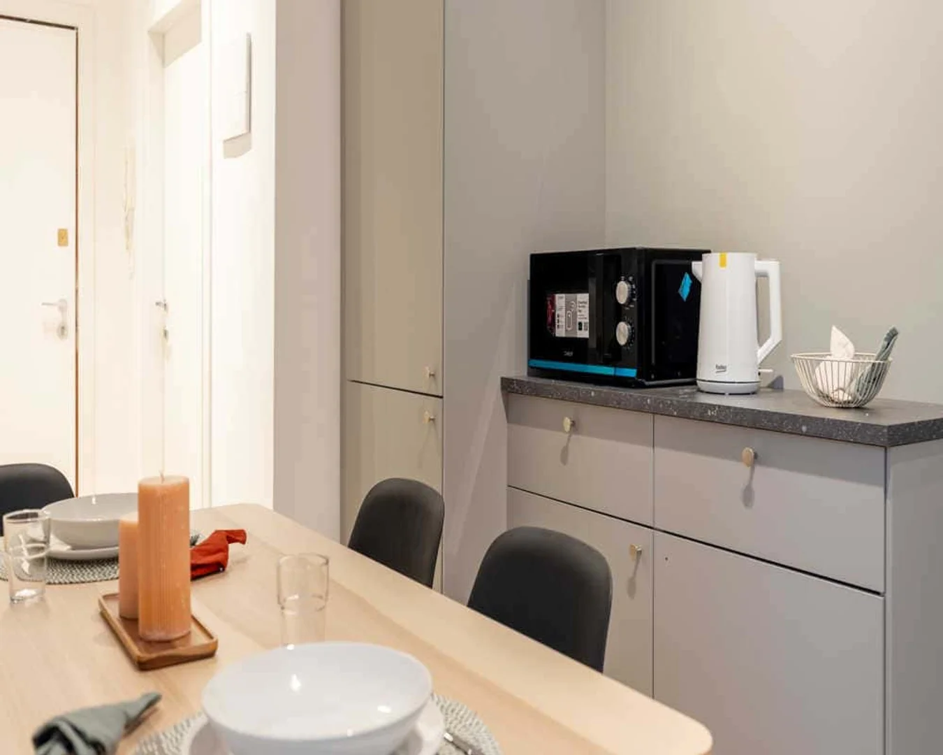 Habitación estudiantil amplia y cómoda en 