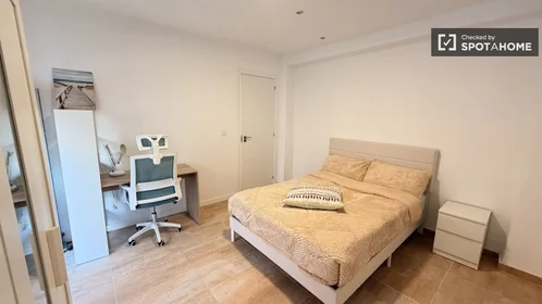 Private room at Carrer del Montgó, image 9 of 19