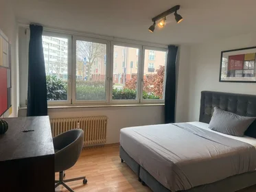 Privatzimmer in der Aachener Straße, Stadtbezirk 3, bild 1 von 9