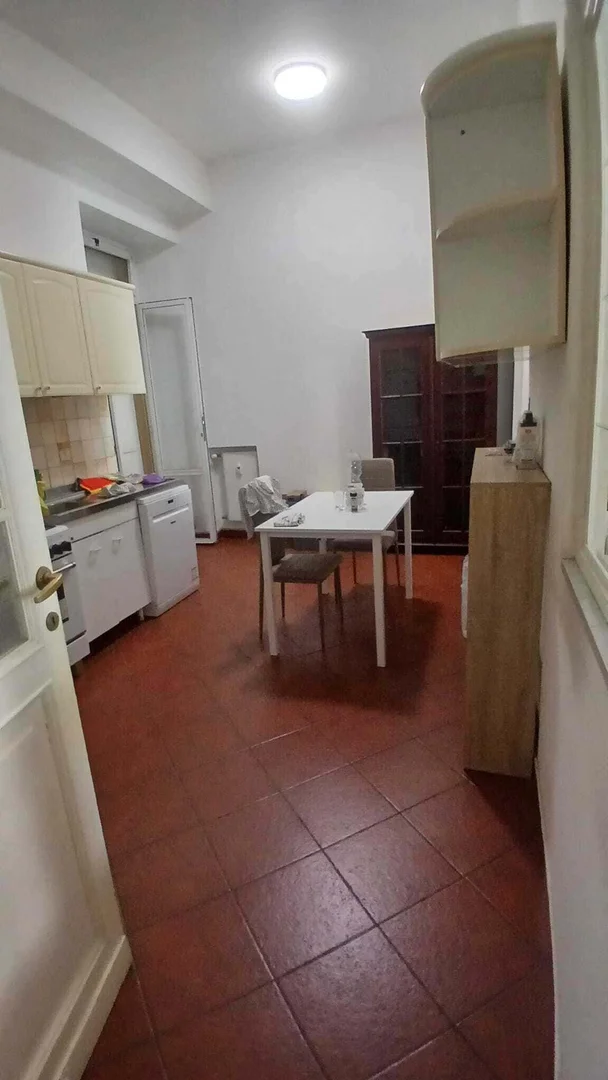 Habitación estudiantil económica con ubicación conveniente en 