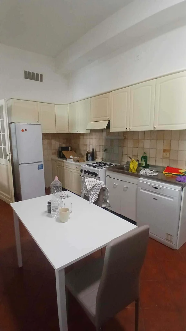 Habitación estudiantil económica con ubicación conveniente en 
