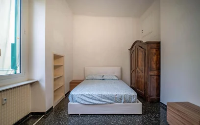 Habitación en alquiler con cama doble {area}