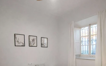 Private room at C. Malasaña, image 1 of 19