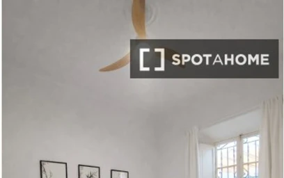 Private room at C. Malasaña, image 2 of 19
