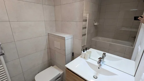 Chambre privée en résidence à 8 Rue Petit, image 2 de 4