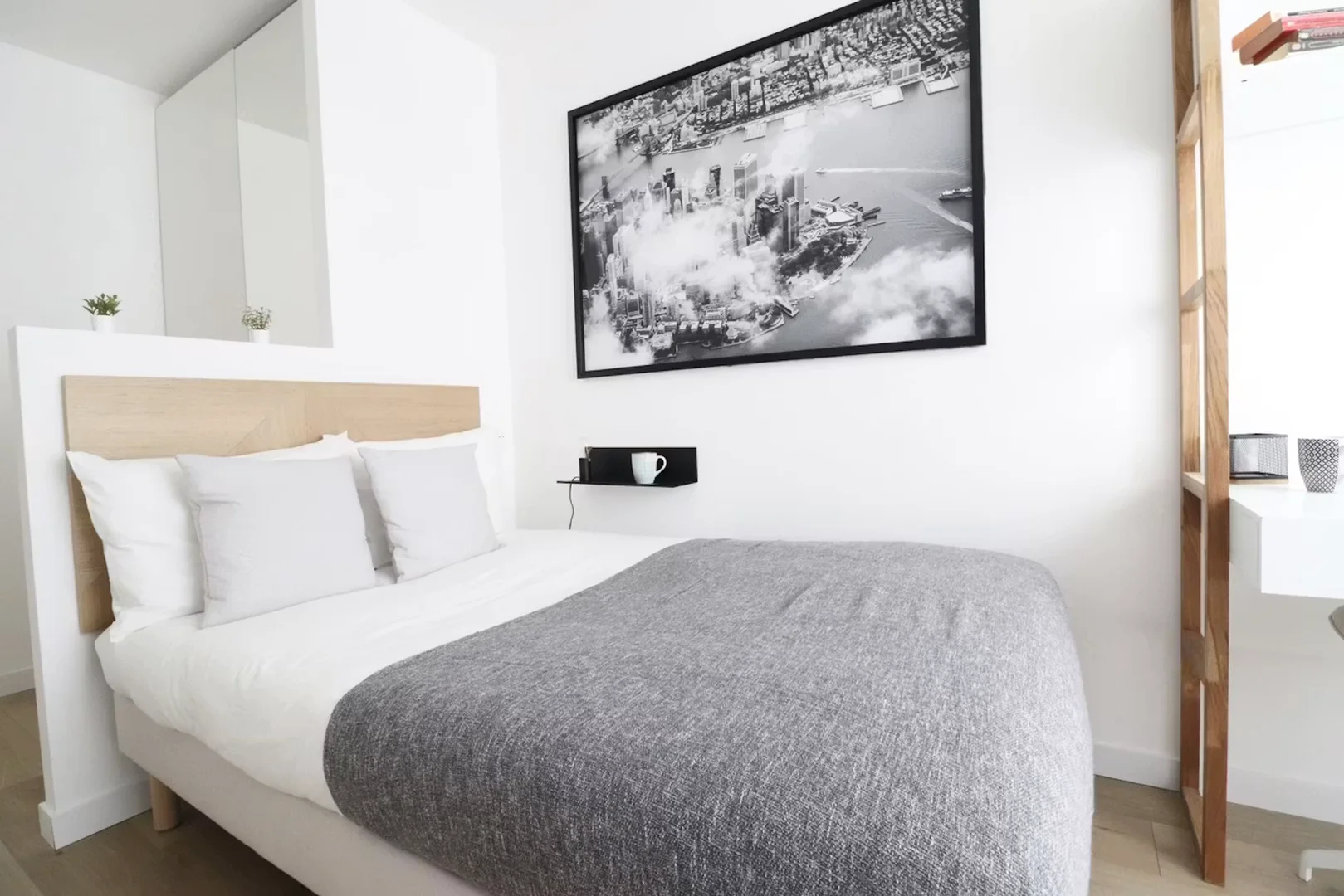 Student-friendly room in with modern amenities