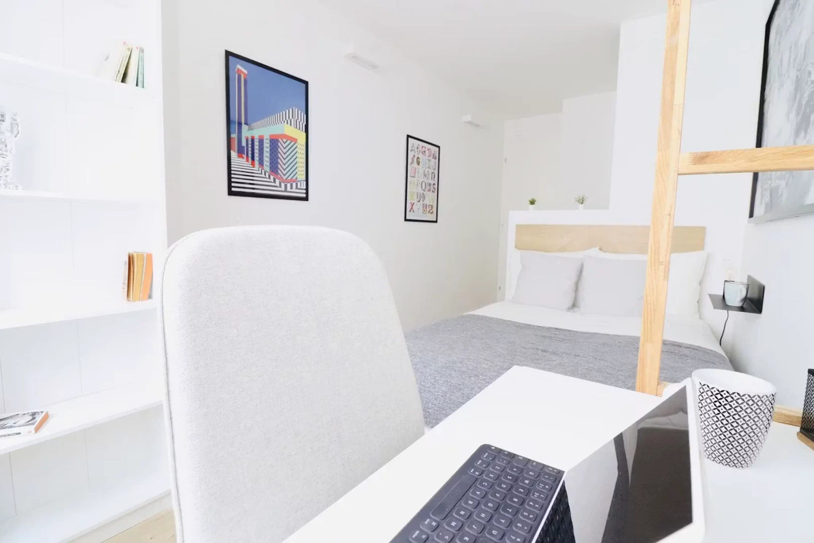 Room for rent in student apartment in , fully furnished
