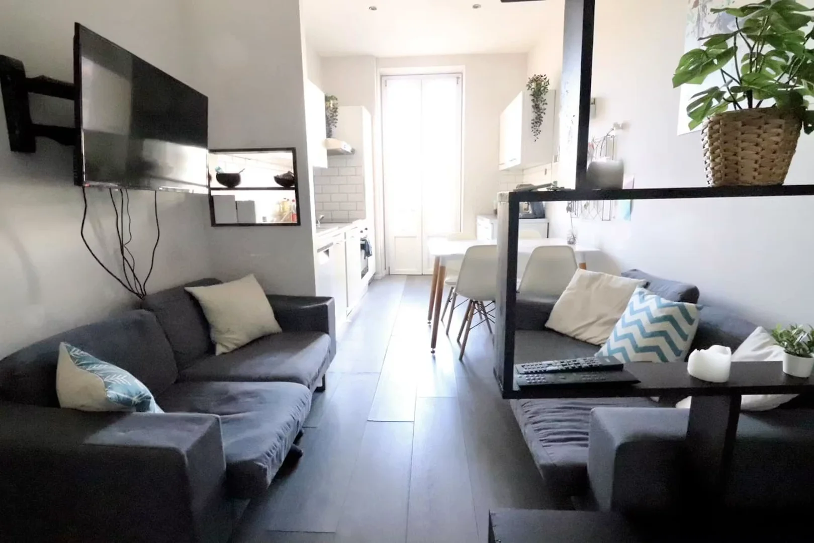 Cozy room for students available in 