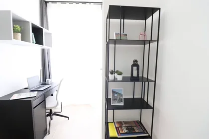 Chambre privée à Rue Barla, Le Port, image 3 de 10