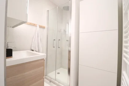 Chambre privée à Rue Barla, Le Port, image 10 de 10